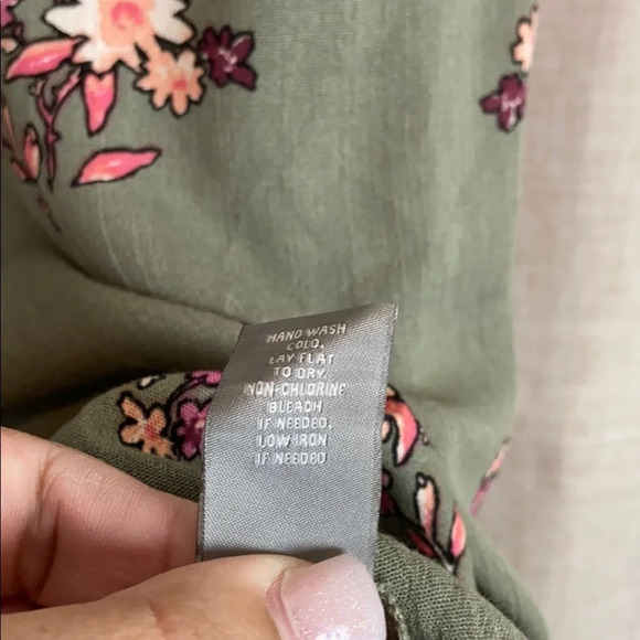 NWT Torrid Lovesick Floral Print Olive Color Top Size 4X - Picture 6 of 6